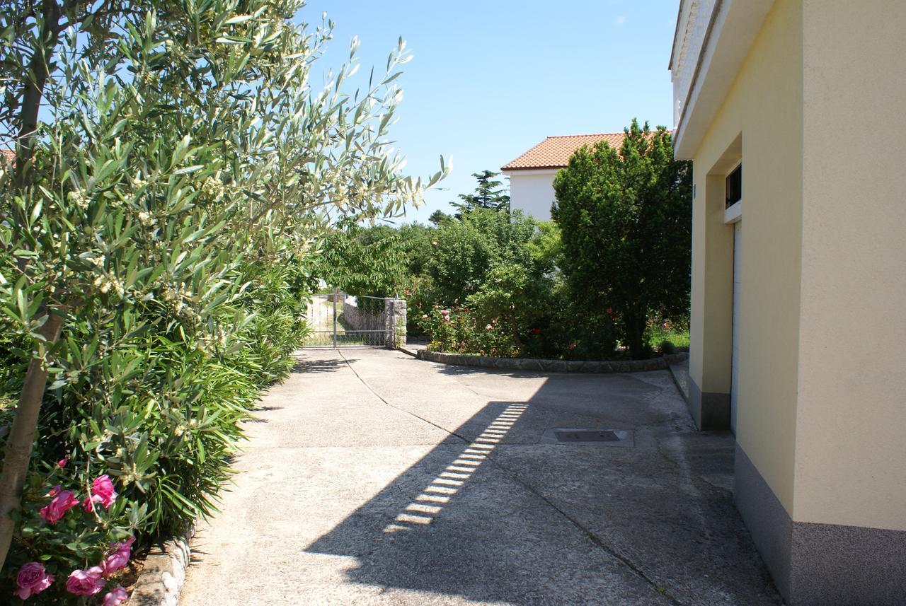 Apartments Nikola Krk Town Bagian luar foto