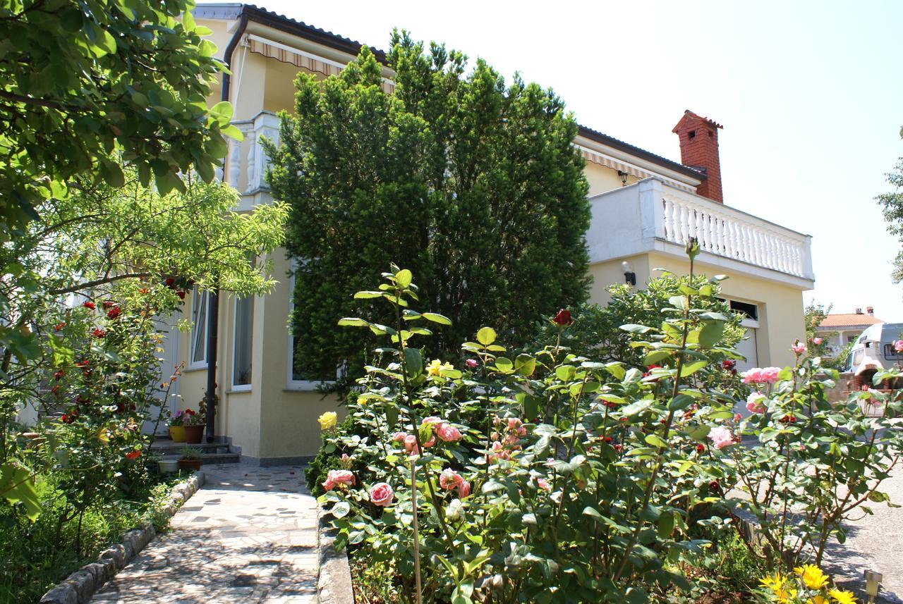Apartments Nikola Krk Town Bagian luar foto
