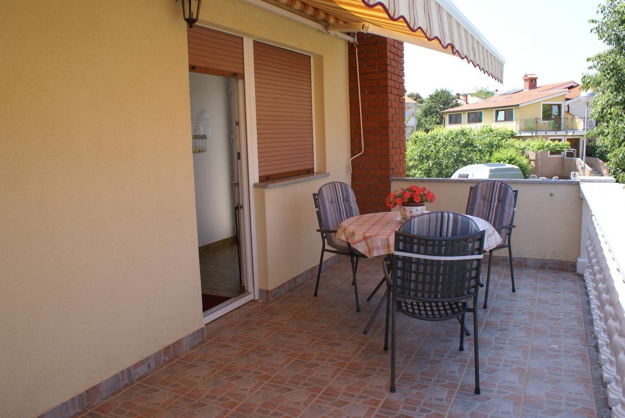Apartments Nikola Krk Town Bagian luar foto