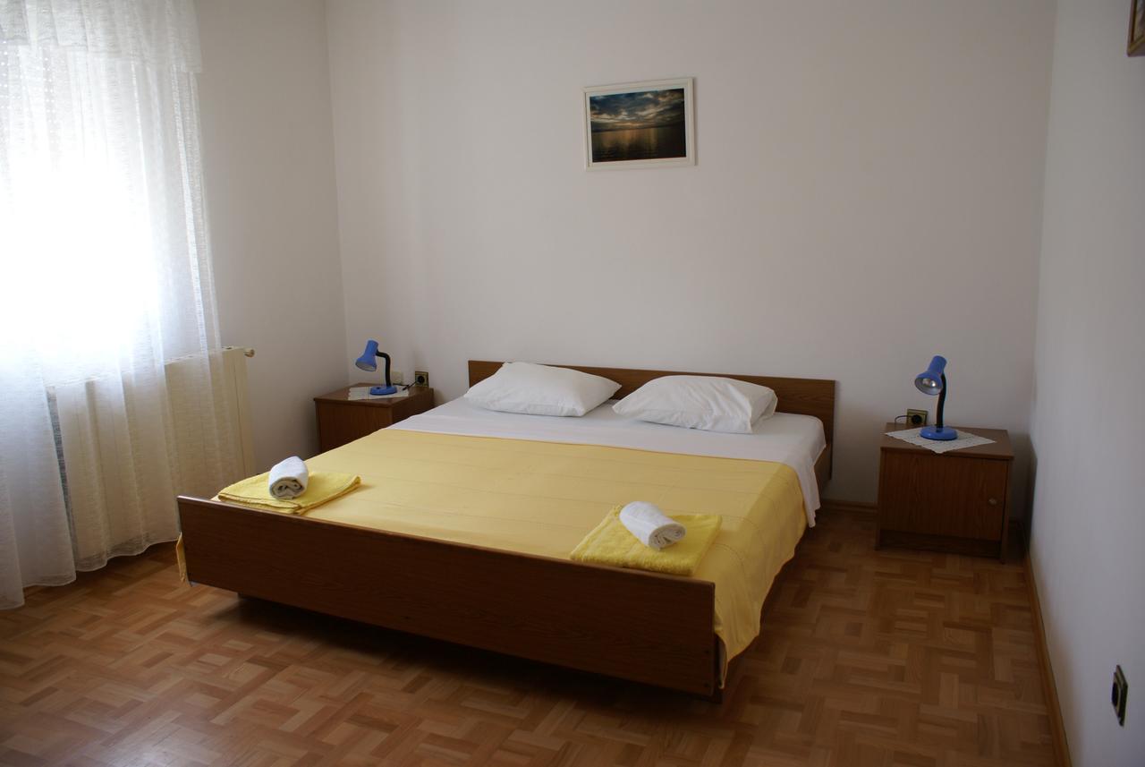 Apartments Nikola Krk Town Bagian luar foto